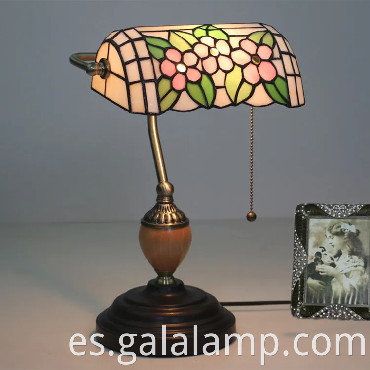 Luces de bancos europeos, bares y cafés artísticos, lámparas de escritorio nostálgicas